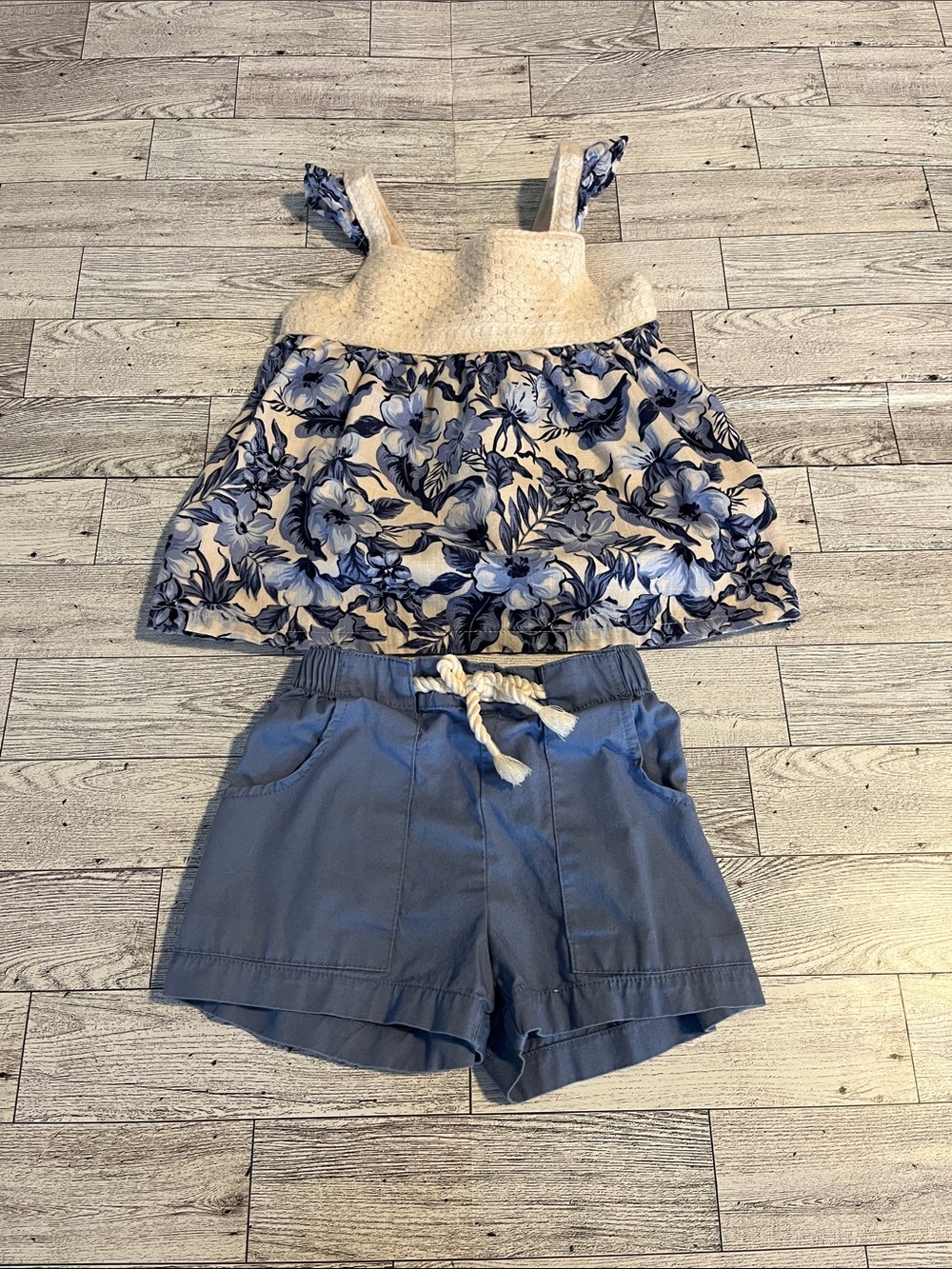 Tommy Bahama Cream and Blue Floral  Set Size 12 Months